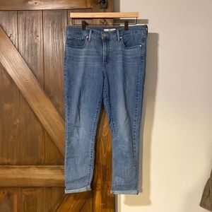 Levi capri jeans (fits like a 12)